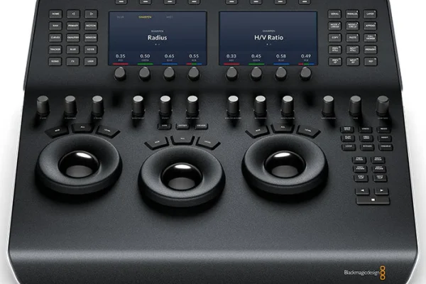 Blackmagic-DaVinci-Mini-Panel_700x